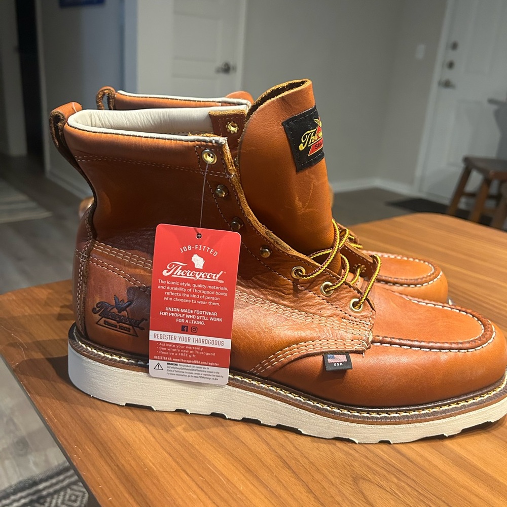 NEW - Thorogood Men’s American Heritage Moc Toe Wedge 6” Boots